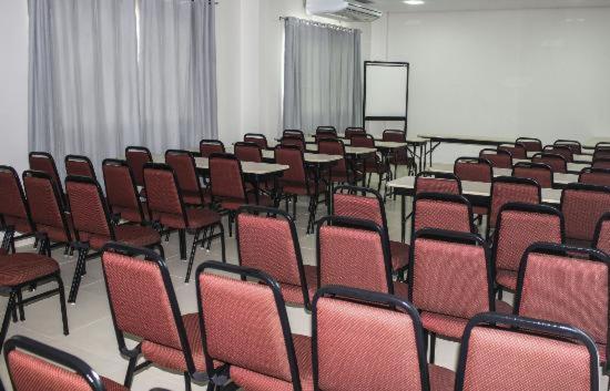 Vera Cruz Business Hotel Acailandia Bagian luar foto